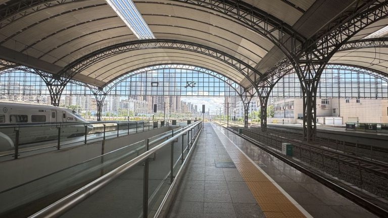 Wuhan-Guangzhou High-Speed Railway China's First High-Speed Rail Line
