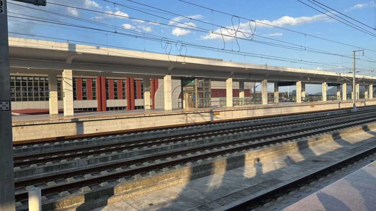 Shanghai-Wuhan-Chengdu Rapid Passenger Passage and Xiangyang-Chongqing Second Line Station Reconstruction projects
